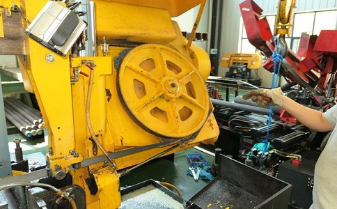 如何解决苍溪卧式金属带锯床切削时出现的断带现象？