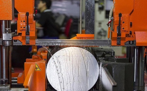 苍溪立式金属带锯床切削出现跑带故障解决方法！